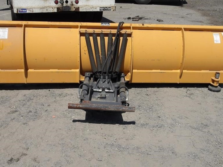 trackless-snow-plow-image-3