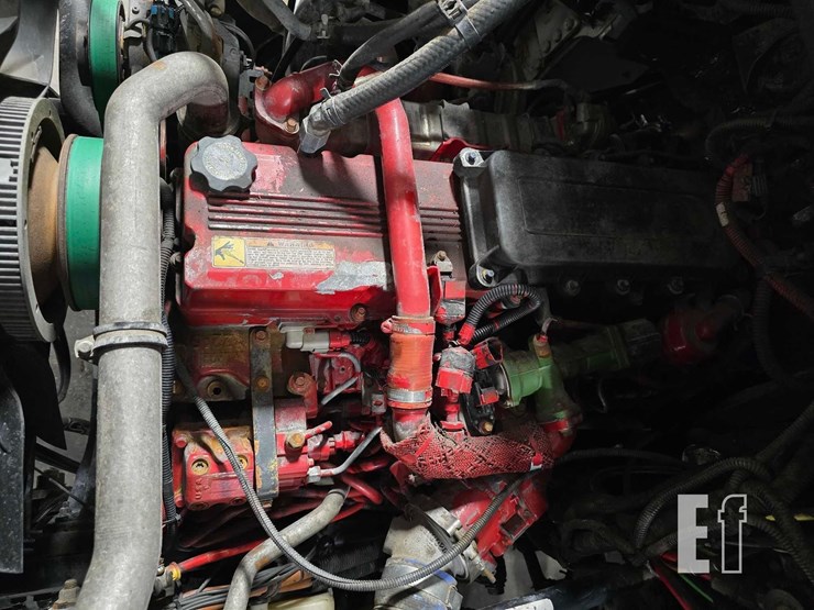 2016-freightliner-108sd-image-32