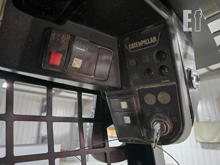 2005-caterpillar-236b-image-11