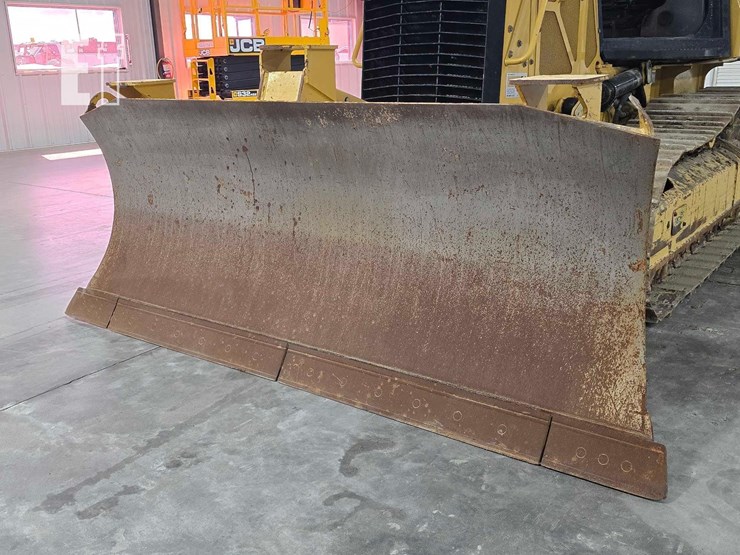 2021-caterpillar-d2-image-9