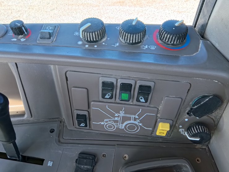 #1051-•-john-deere-6140m-tractor-image-30