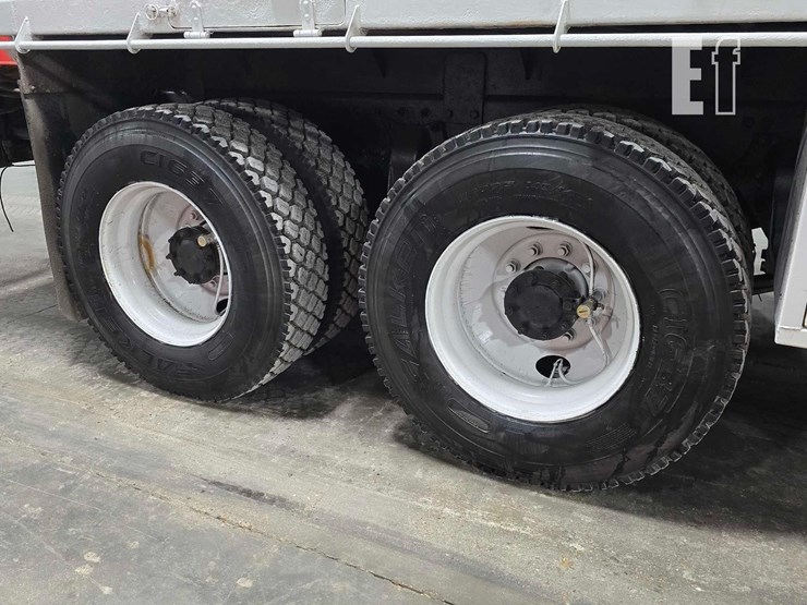 2016-freightliner-108sd-image-27