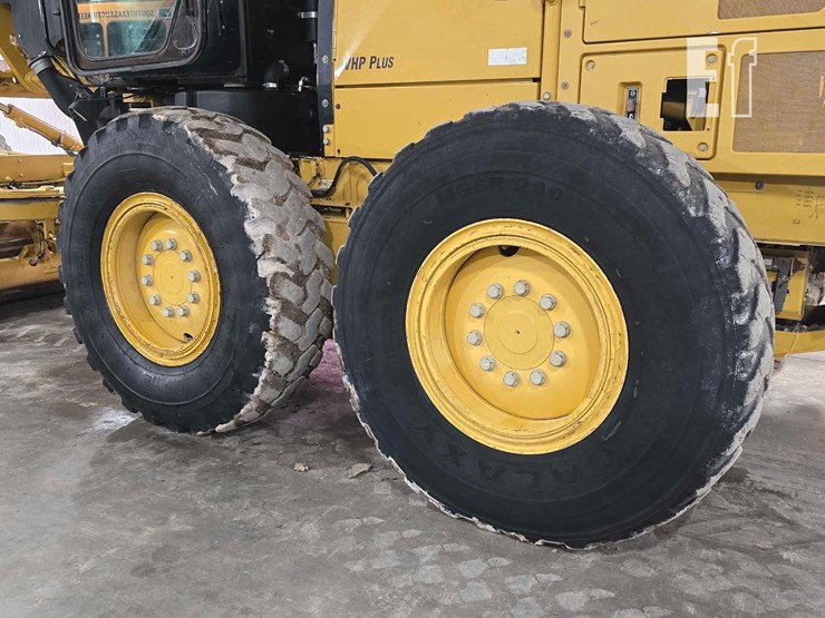 2013-caterpillar-12m2-image-26