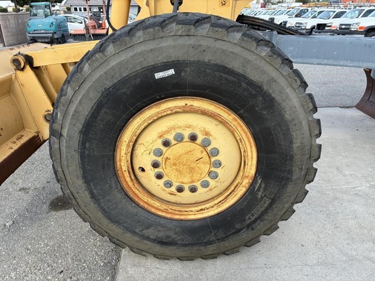 2005-deere-772d-image-11