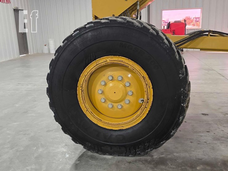 2013-caterpillar-12m2-image-24