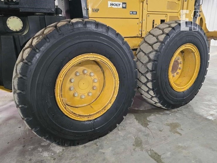 2011-caterpillar-140m2-image-26