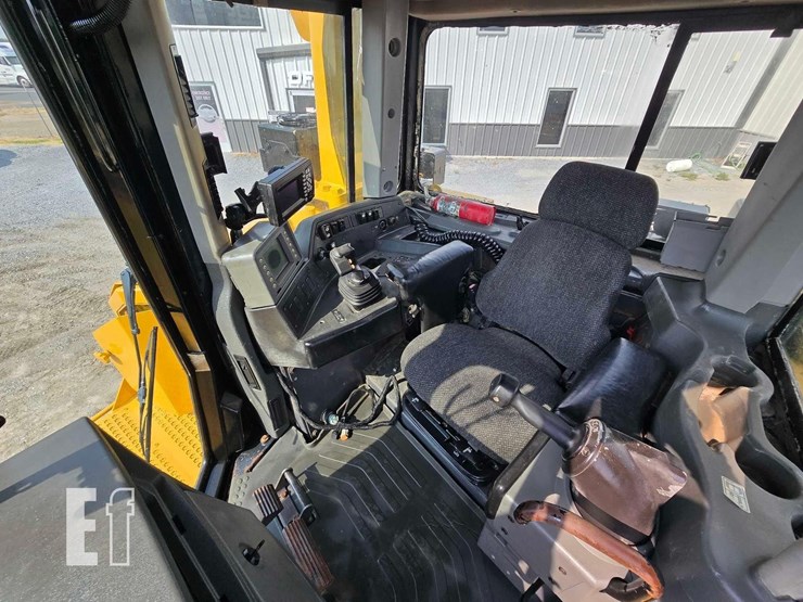 2007-caterpillar-d8t-image-13