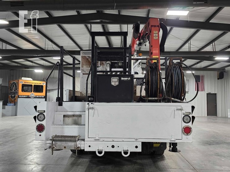 2016-freightliner-108sd-image-8