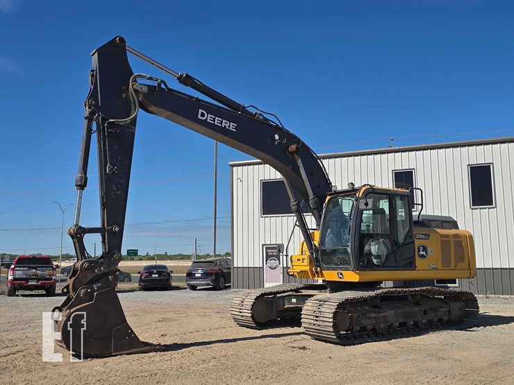 2022-deere-210g-lc-image-1