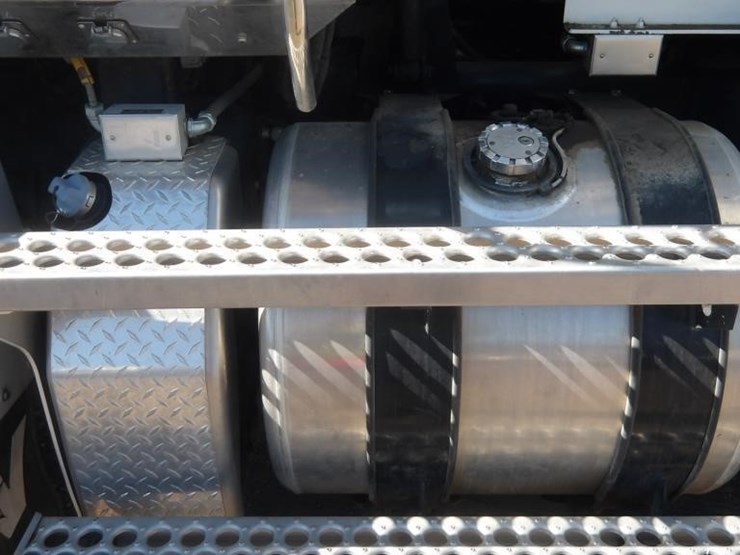 2015-western-star-4800-image-10