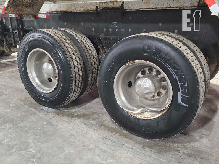 2005-peterbilt-357-image-25