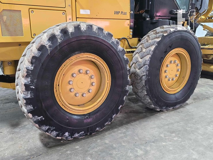 2013-caterpillar-12m2-image-27