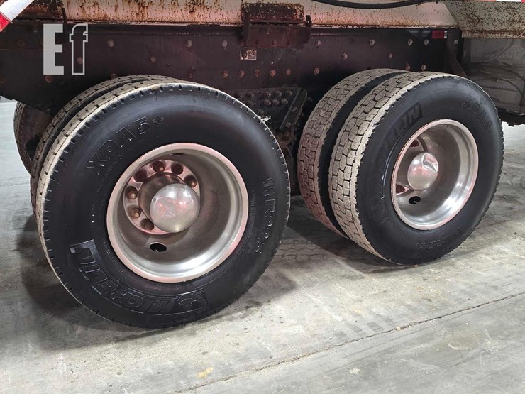 2005-peterbilt-357-image-26