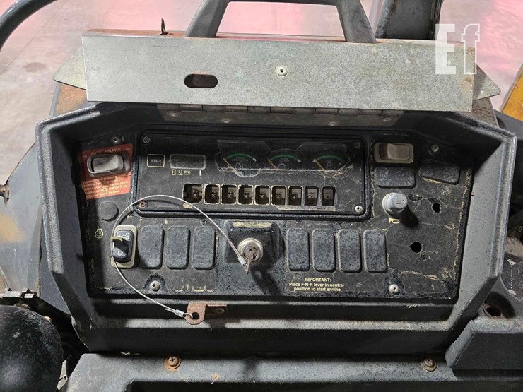 2004-deere-310sg-image-22
