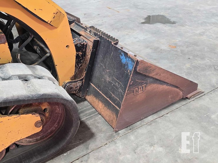 2021-caterpillar-299d3-image-11