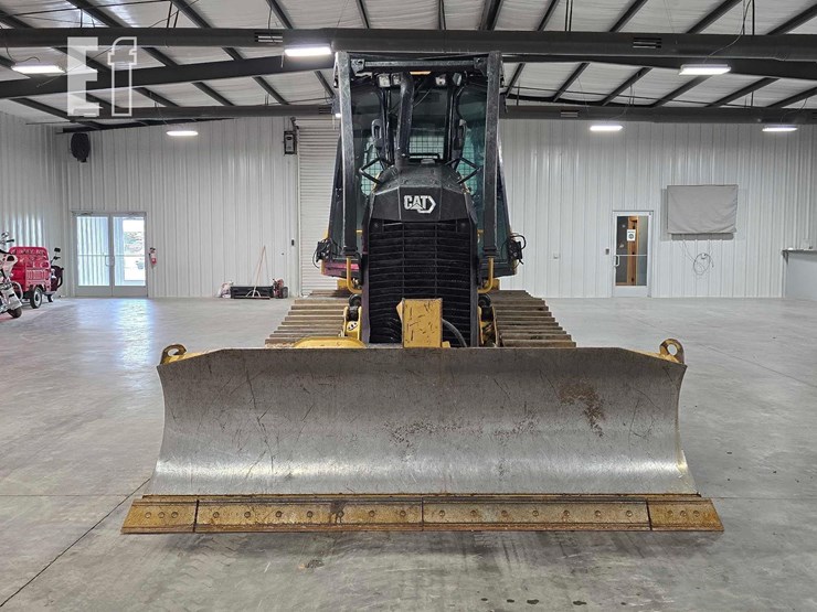 2021-caterpillar-d2-image-7