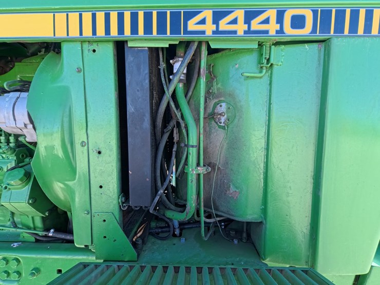#1043-•-john-deere-4440-tractor-image-73