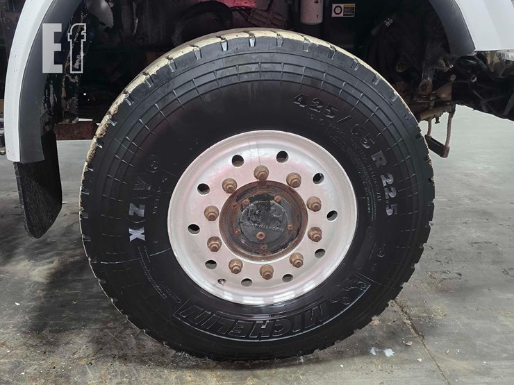 2005-peterbilt-357-image-28