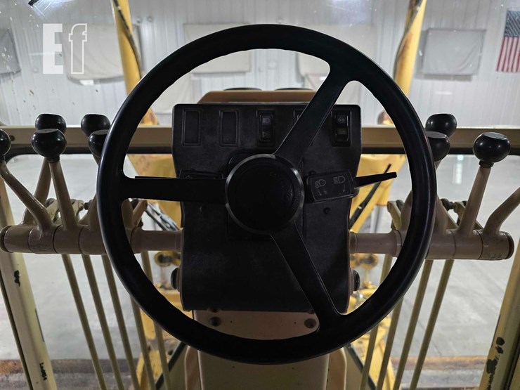 2005-caterpillar-140h-image-16