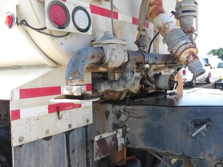 2006-international-5600i-water-truck-image-20