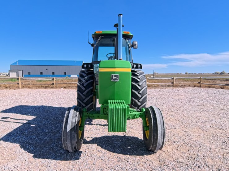 #1043-•-john-deere-4440-tractor-image-4