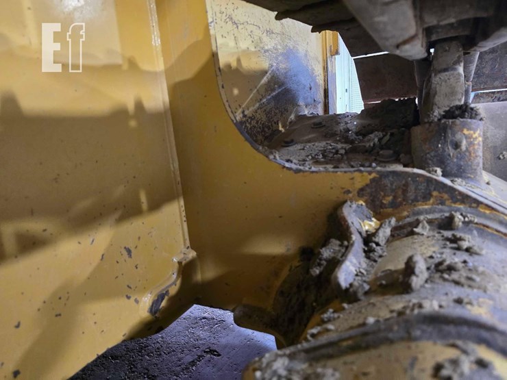 2021-caterpillar-d2-image-25