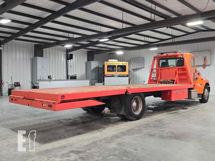 2018-peterbilt-337-image-3