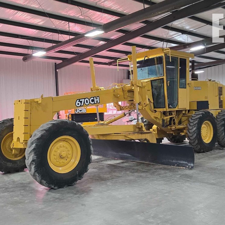 1998 DEERE 670CH
