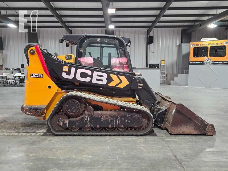 2021-jcb-3ts-8t-image-6