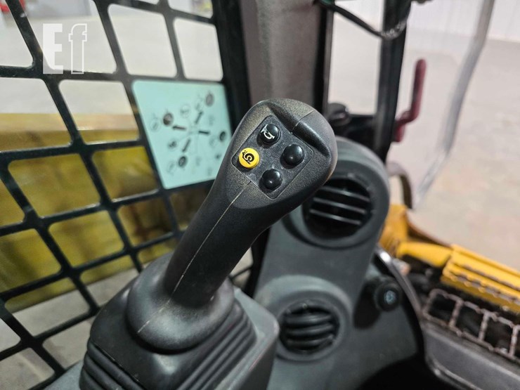 2021-caterpillar-299d3-image-16