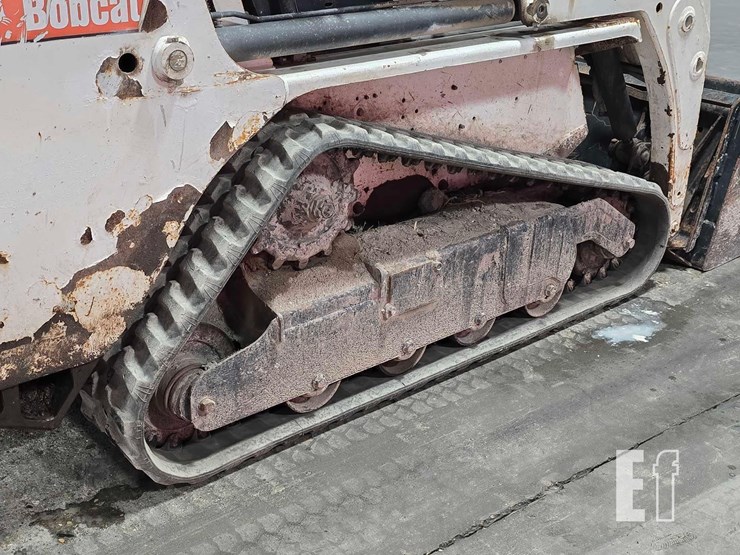 2013-bobcat-t110-image-31