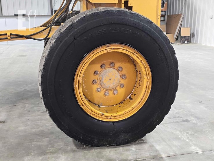 2005-caterpillar-140h-image-30