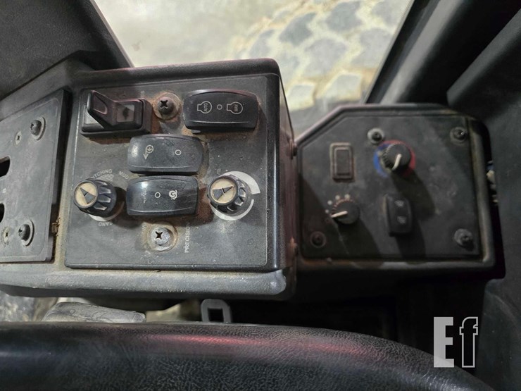2012-deere-672g-image-21