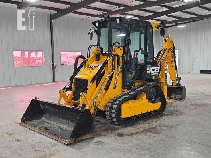 2023-jcb-1cxt-image-1