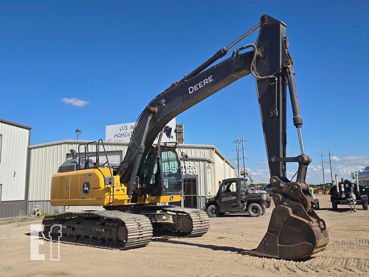 2022-deere-210g-lc-image-2