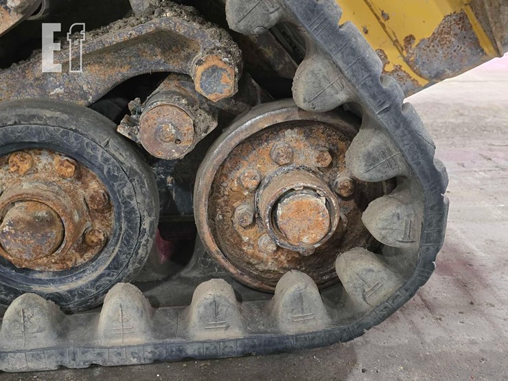 2015-caterpillar-257d-image-26