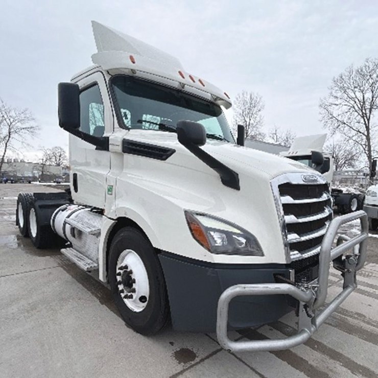 2019 FREIGHTLINER CASCADIA 126