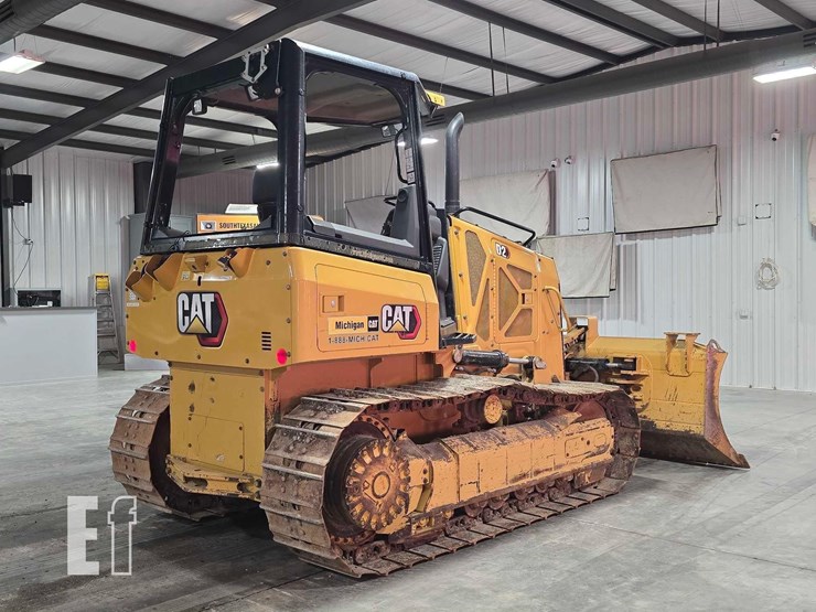 2021-caterpillar-d2-image-3