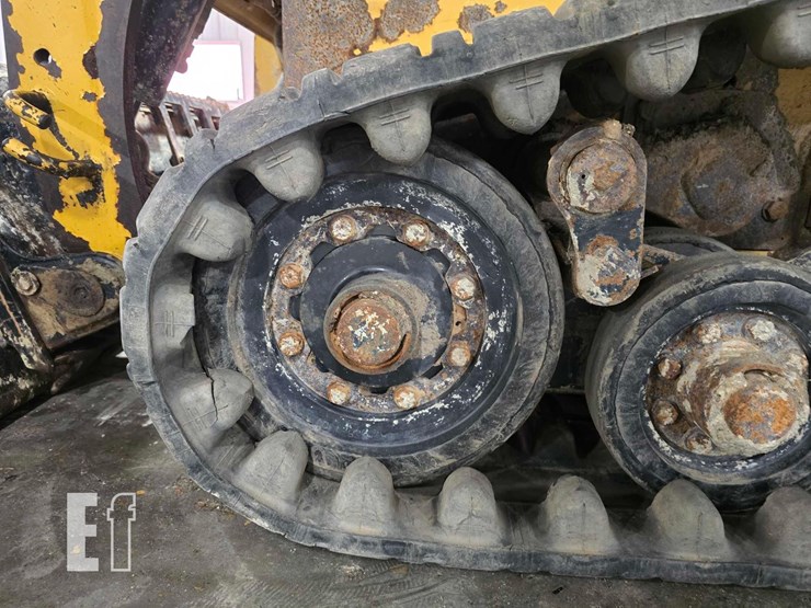 2015-caterpillar-257d-image-24