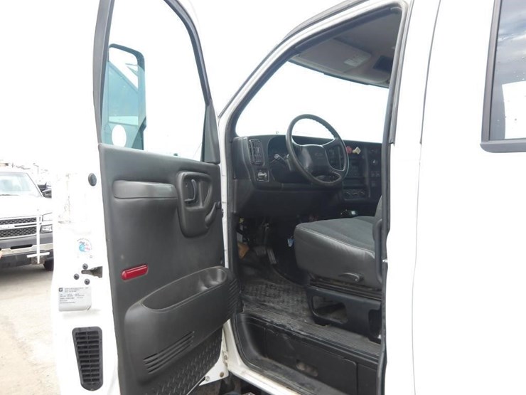 2009-chevrolet-c7500-service-truck-image-25