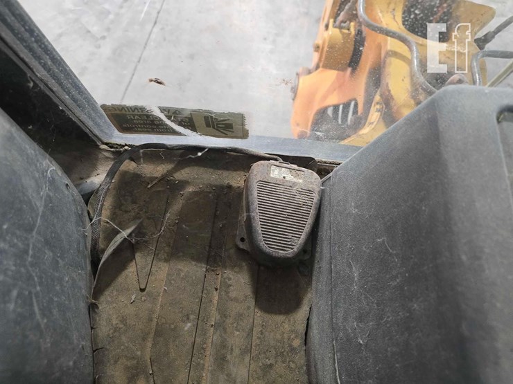 2003-deere-310g-image-18