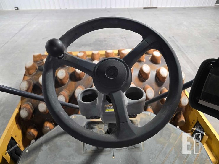 2012-caterpillar-cp54b-image-14