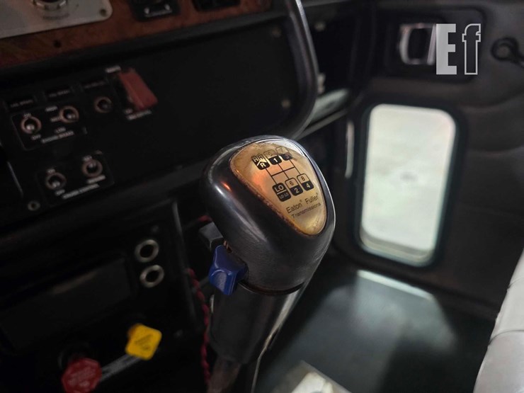 2005-peterbilt-357-image-16