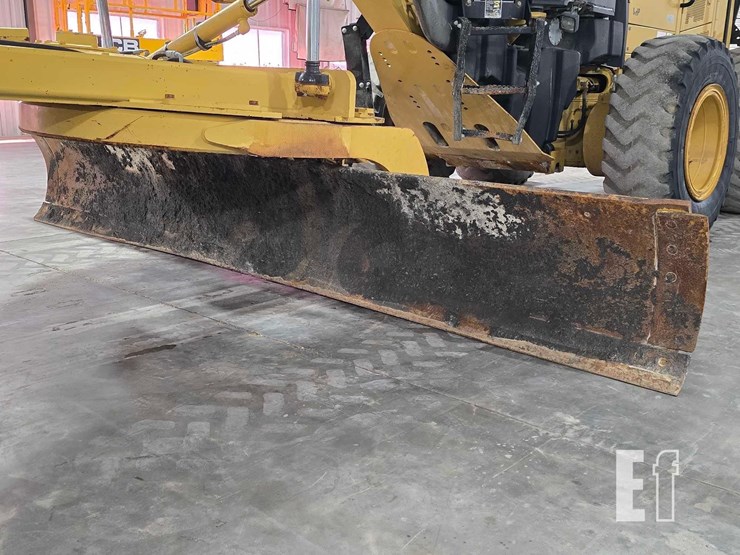 2009-caterpillar-120m-image-9