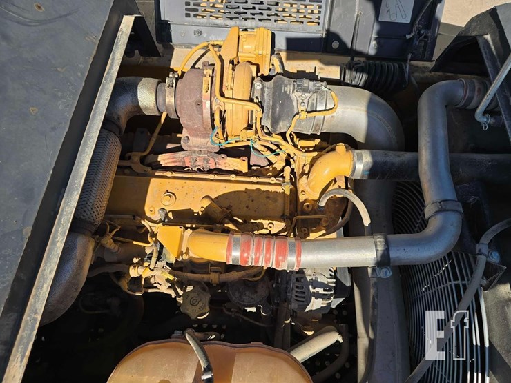 2022-deere-210g-lc-image-36