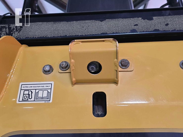 2021-caterpillar-d2-image-21