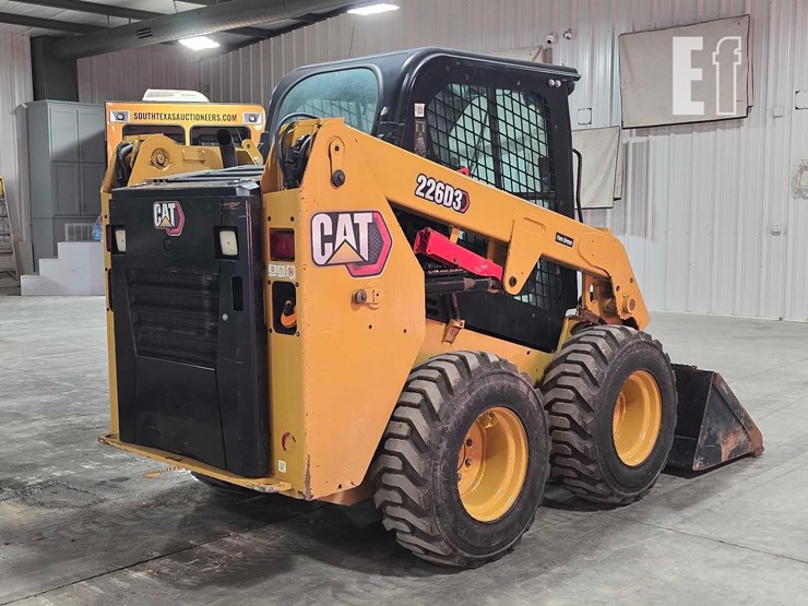 2022-caterpillar-226d3-image-3