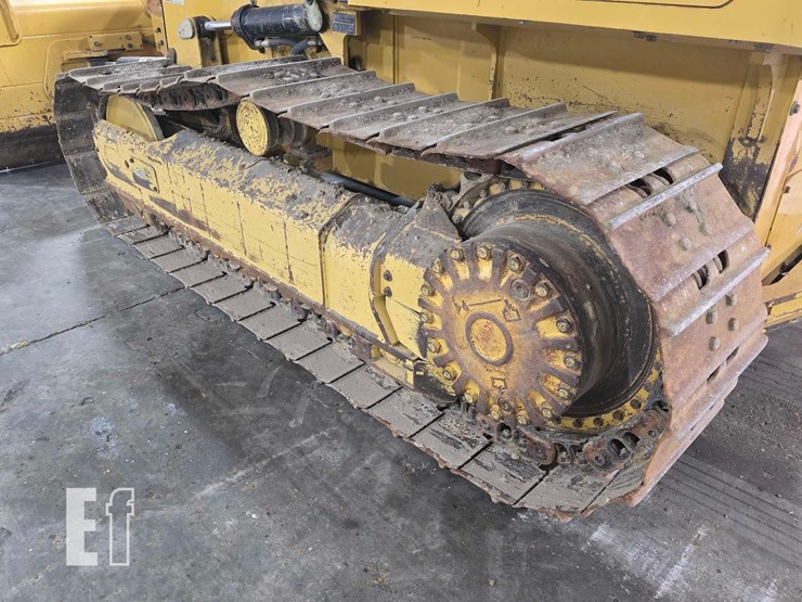2021-caterpillar-d2-image-29
