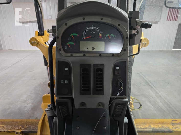 2013-caterpillar-12m2-image-14