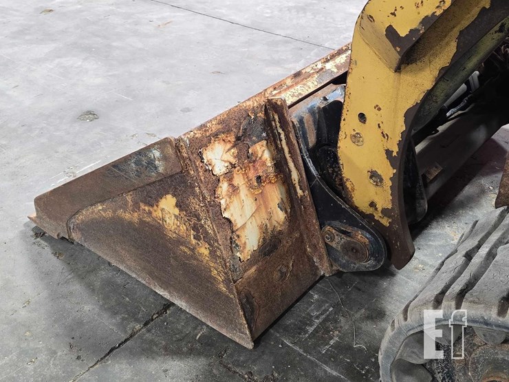 2015-caterpillar-257d-image-12